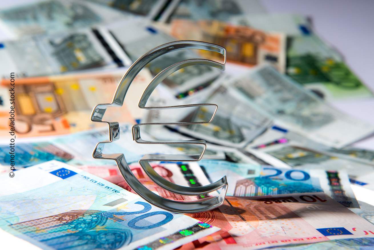 Viel Geld und Eurozeichen stehen für Kostenexplosion bei Rohstoffen