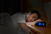 Schlafmangel kann zu Übergewicht und Fettleibigkeit führen